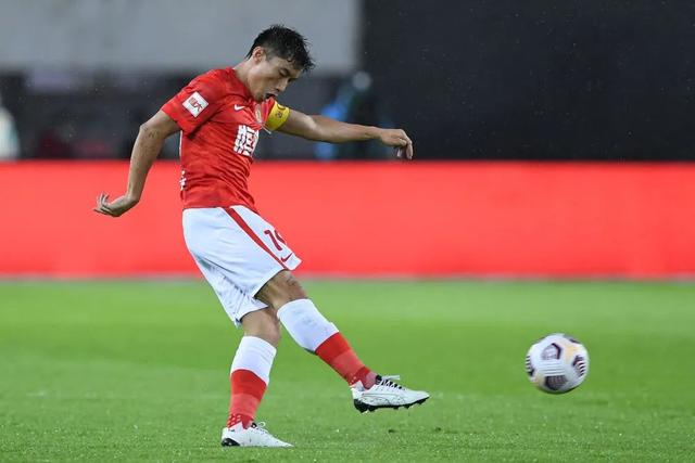 莫兰德15+14徐杰14分 广东6人上双大胜深圳